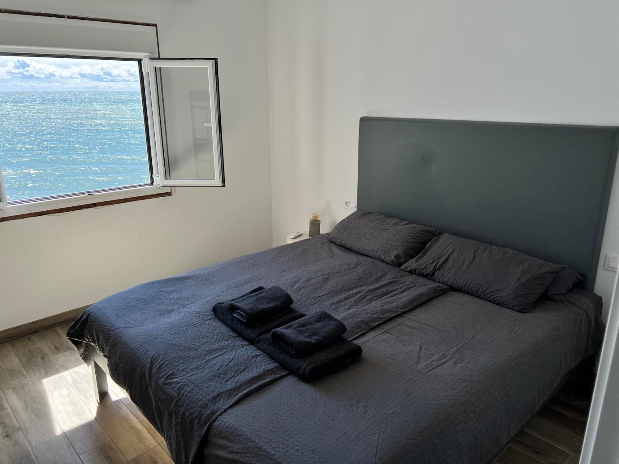 Newly Renovated 2 Bedroom Beachfront House Sitio de Calahonda Екстер'єр фото