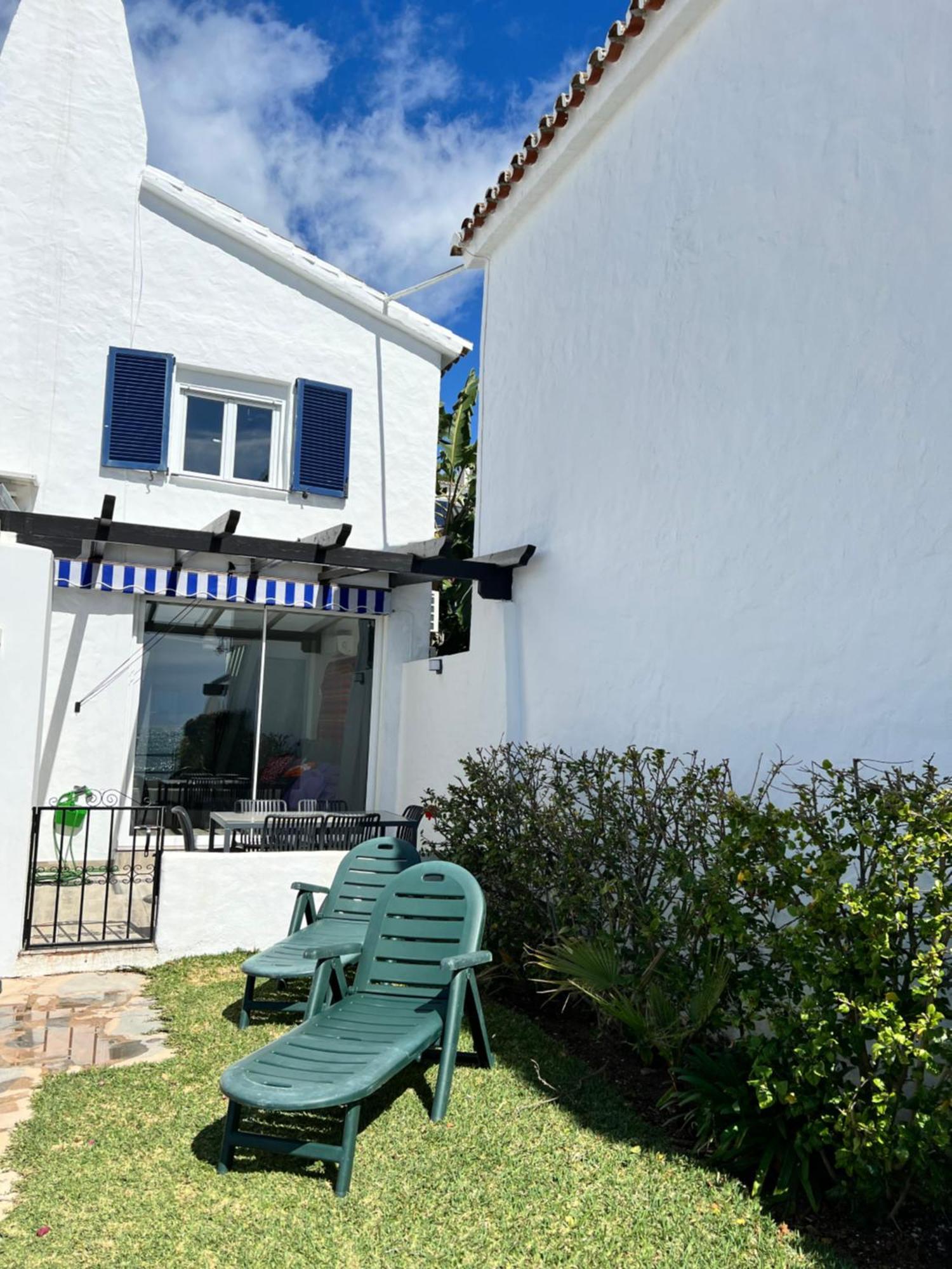 Newly Renovated 2 Bedroom Beachfront House Sitio de Calahonda Екстер'єр фото