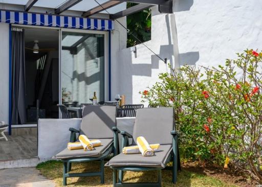 Newly Renovated 2 Bedroom Beachfront House Sitio de Calahonda Екстер'єр фото